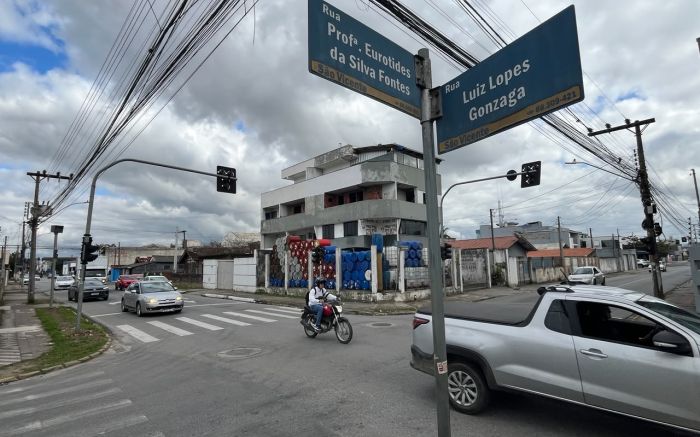 Cruzamentos famosos por acidentes ganham radares no São Vicente