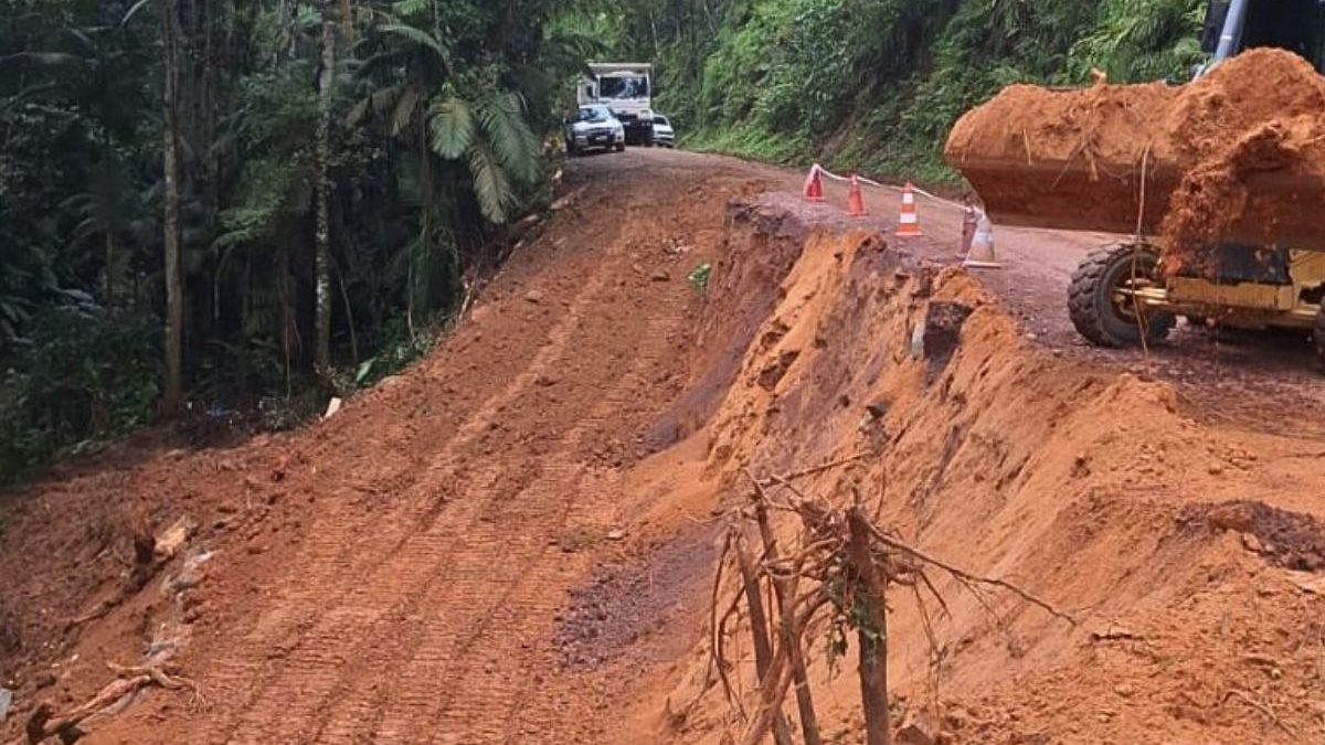 Estrada de chão que leva a parque aquático em SC é interditada para obras contra deslizamentos