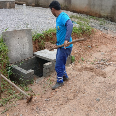 Trabalhos de limpeza de bocas de lobo seguem em diferentes regiões de Brusque com objetivo de mitigar possíveis efeitos do El Niño