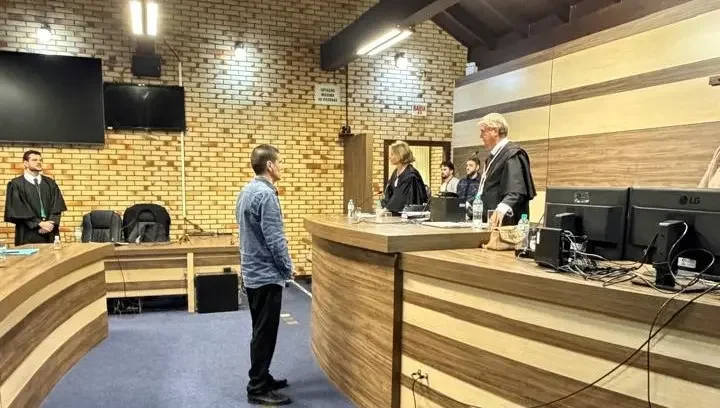 Homem é condenado a 20 anos de prisão por homicídio em Brusque