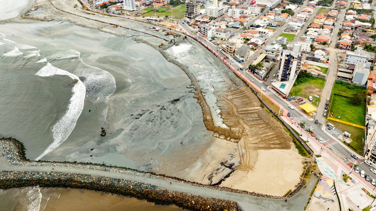 Praia que ‘quase desaparece’ em SC entra na reta final após obra de R$ 31,5 milhões superar 90%