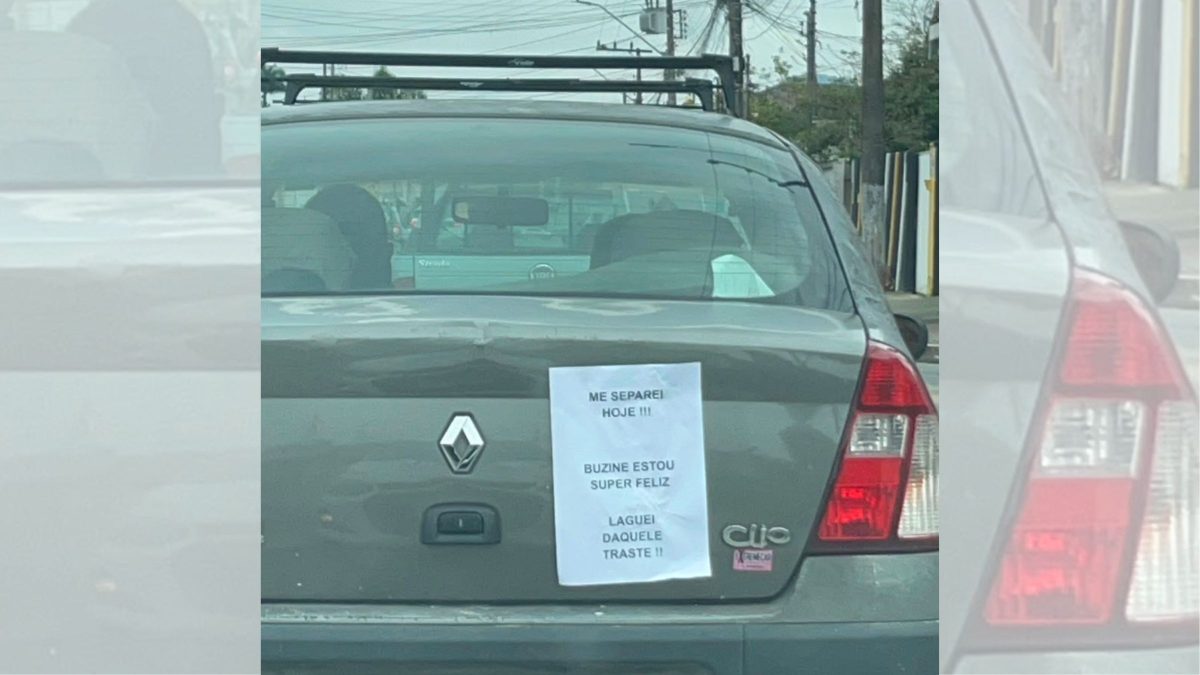 ‘Larguei aquele traste’: cartaz com anúncio de separação chama atenção da reportagem da NDTV e vira assunto nas redes em SC