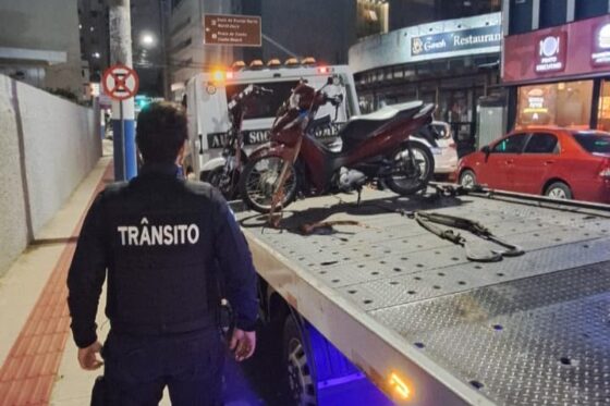 Adolescente é flagrado fazendo manobras perigosas com Biz em BC