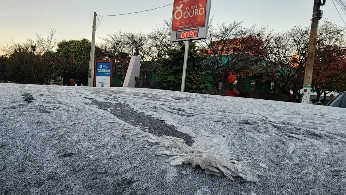 Julho termina com temporais e agosto começa com nova massa de ar frio, geadas e temperaturas de 0°C