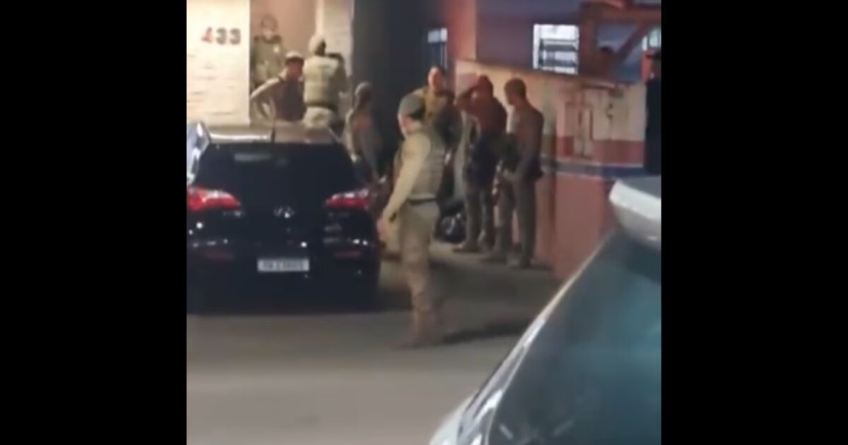 Homem é preso após invadir casa de policial em Brusque