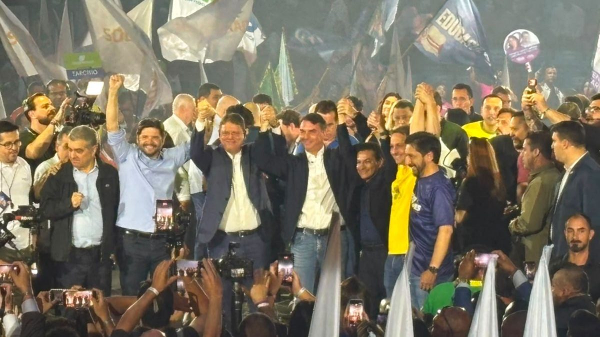 Com Flávio Bolsonaro, Tarcísio é oficializado para reeleição em SP em convenção com ginásio lotado