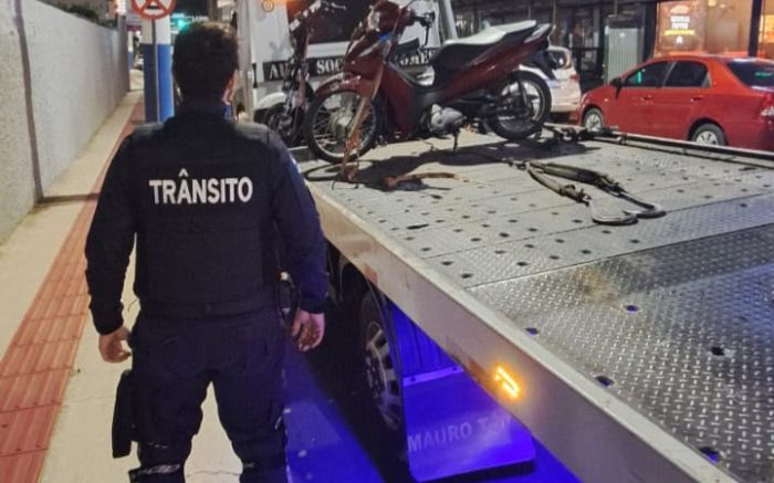 Biz é apreendida dando grau na estrada da Rainha