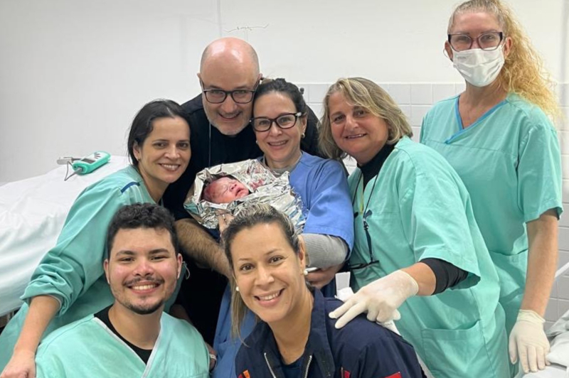 Nascimento de bebê na UPA Cordeiros emociona profissionais na manhã de sábado (1º) em Itajaí
