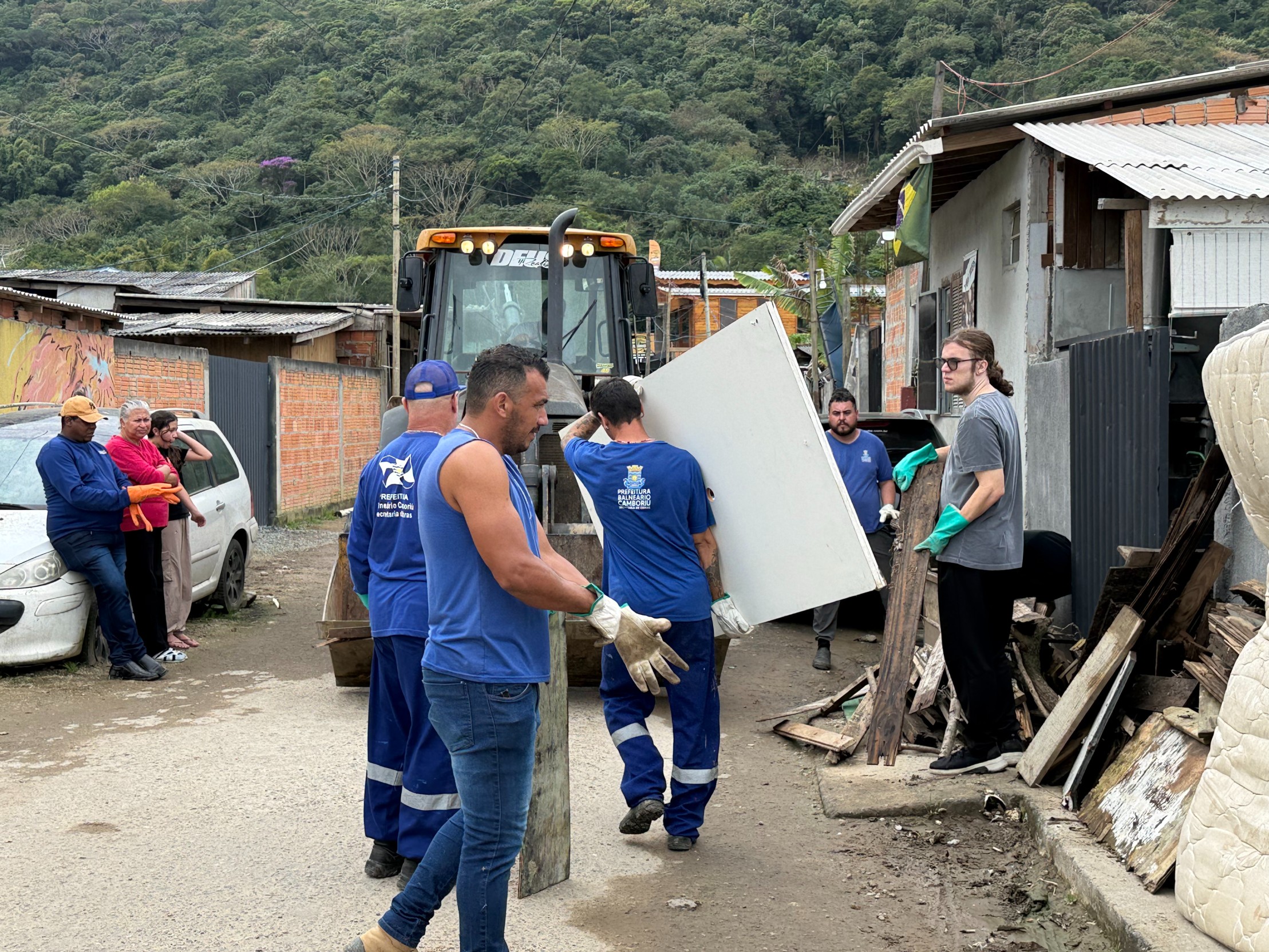 Prefeitura de BC promove mutirão de limpeza na Vila Fortaleza