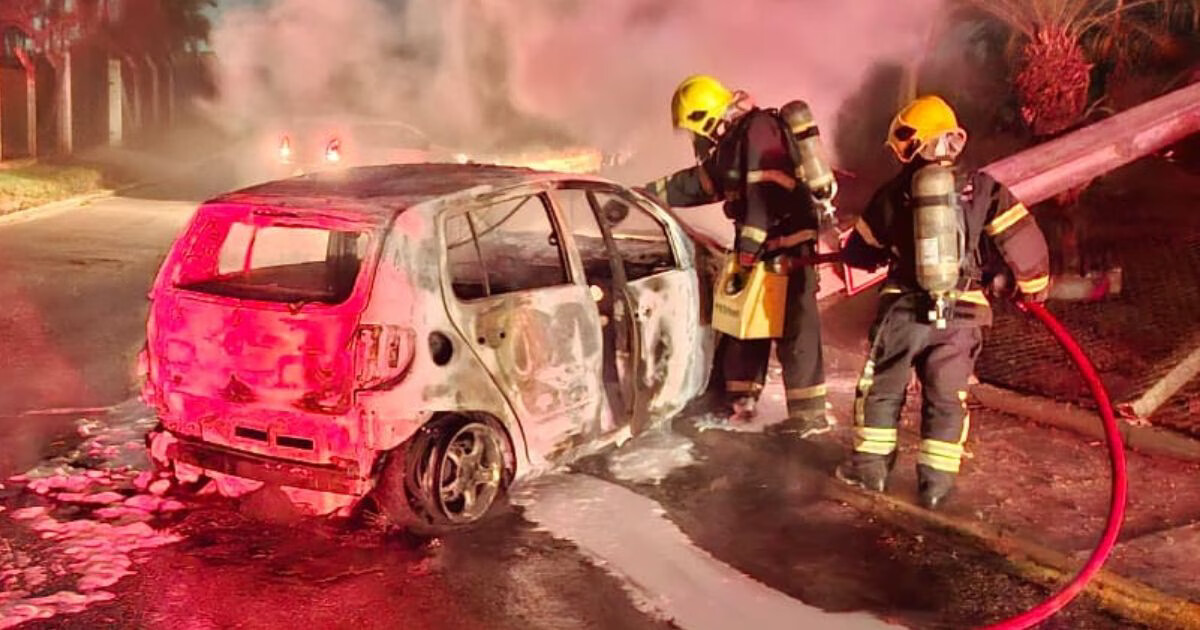 Queda de energia no Rio Branco, em Brusque, foi causada por carro que atingiu poste e pegou fogo
