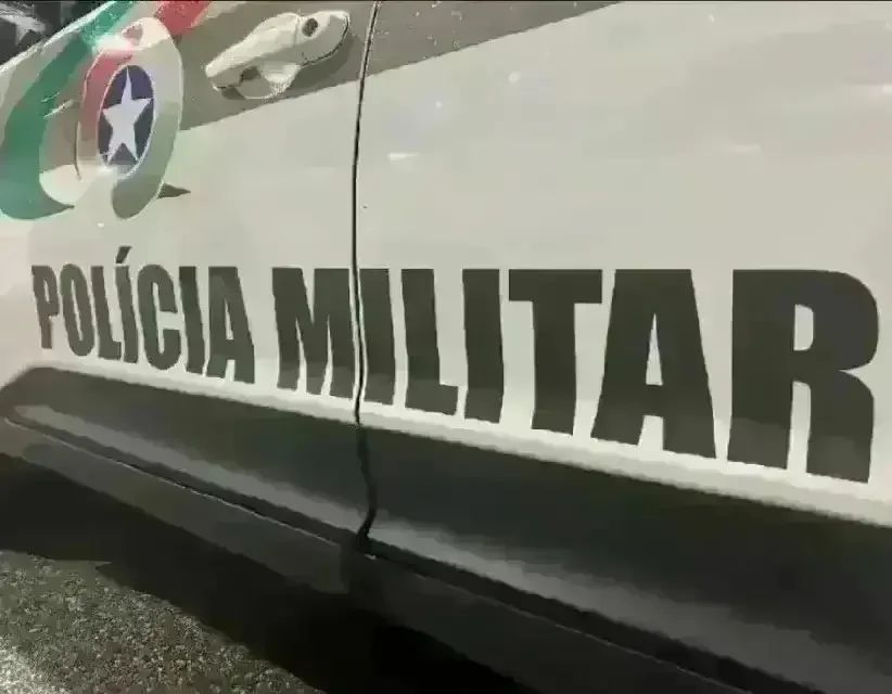 Criminoso ameaça vítima com faca e rouba celular
