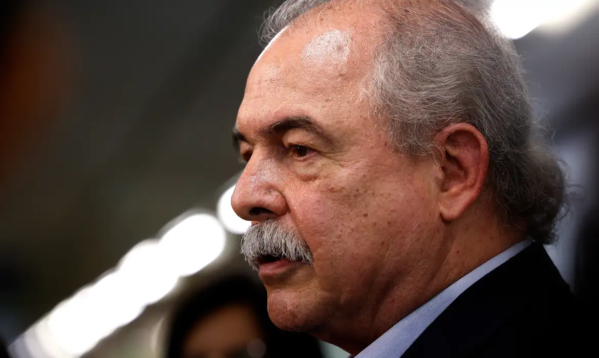 Mercadante rebate Flávio, fala em omissão do governo Bolsonaro e diz que Lula investiu 80% mais em São Paulo