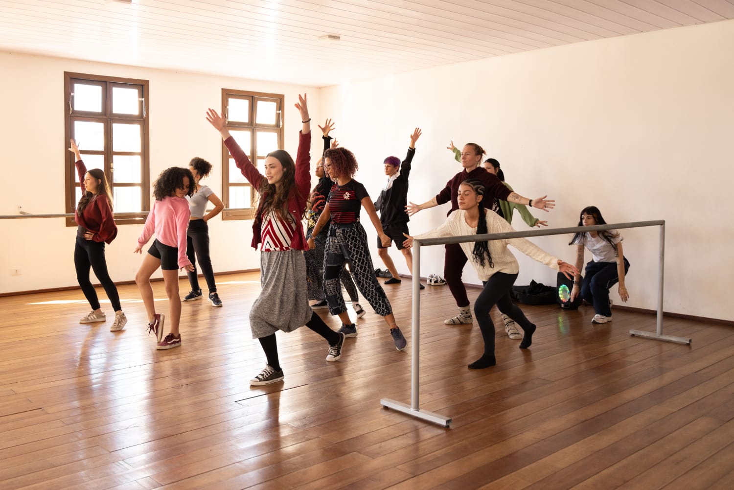 Primeira turma de teatro musical do Artes da Cena estreia espetáculo inspirado em ‘The Greatest Showman’ em Itajaí