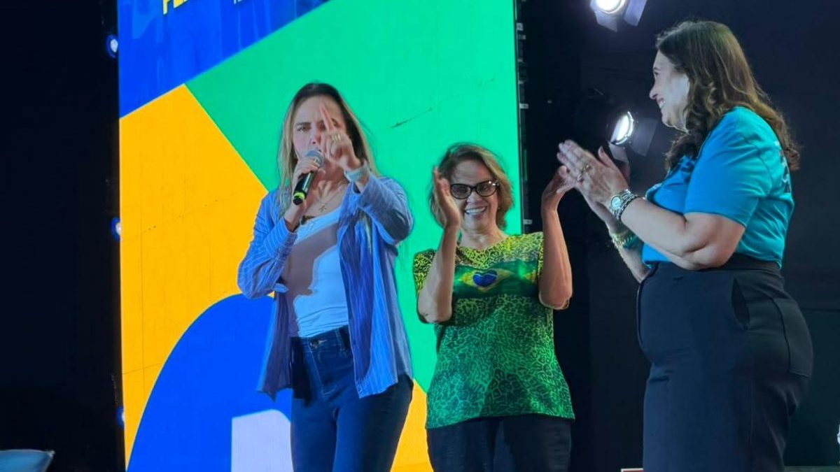Ausência de Michelle e Flávio marca início da convenção do PL; Celina reforça chapa feminina no DF