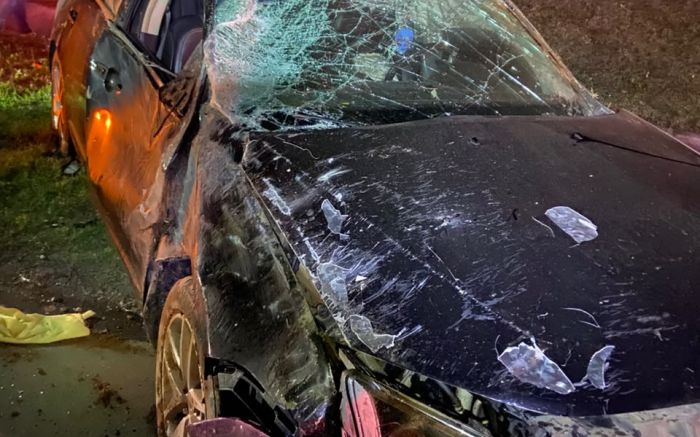 Motorista foge após capotar carro na BR 470