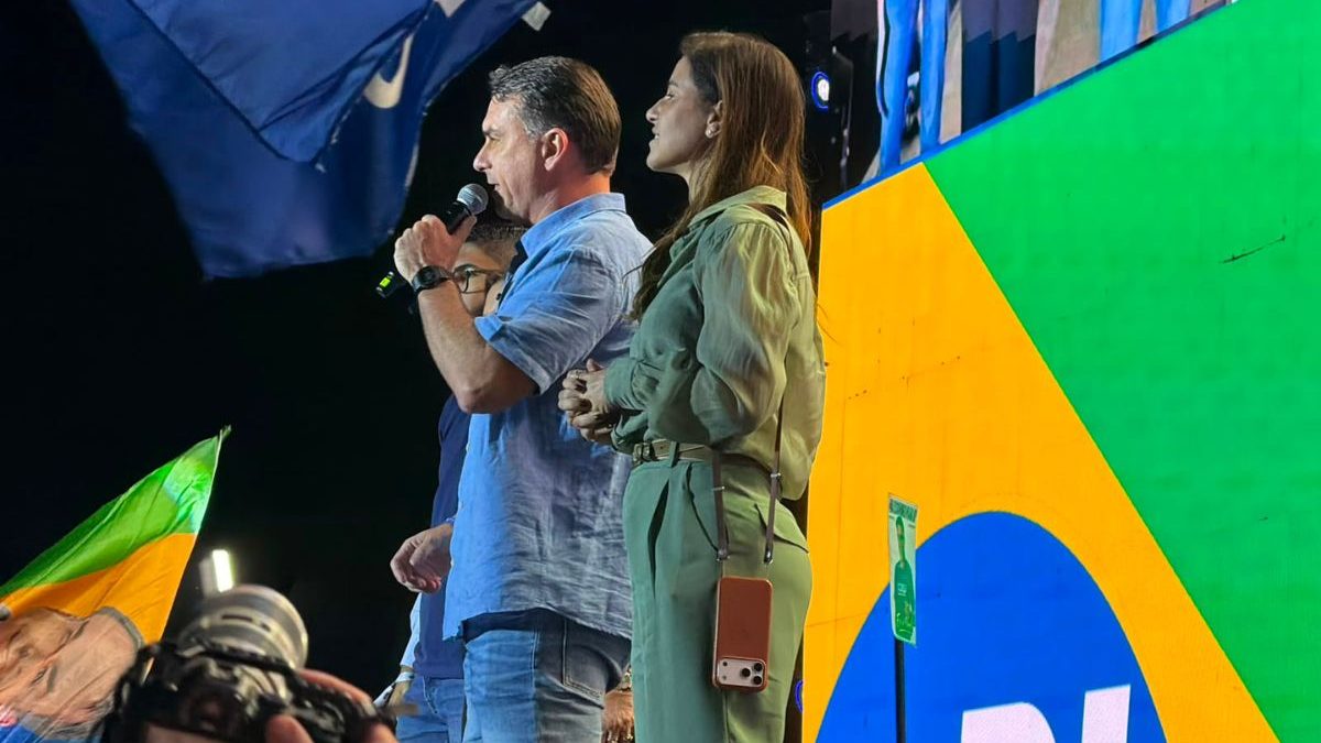 Castração química e maioridade aos 14 anos: Flávio Bolsonaro defende endurecer penas em convenção do PL no DF