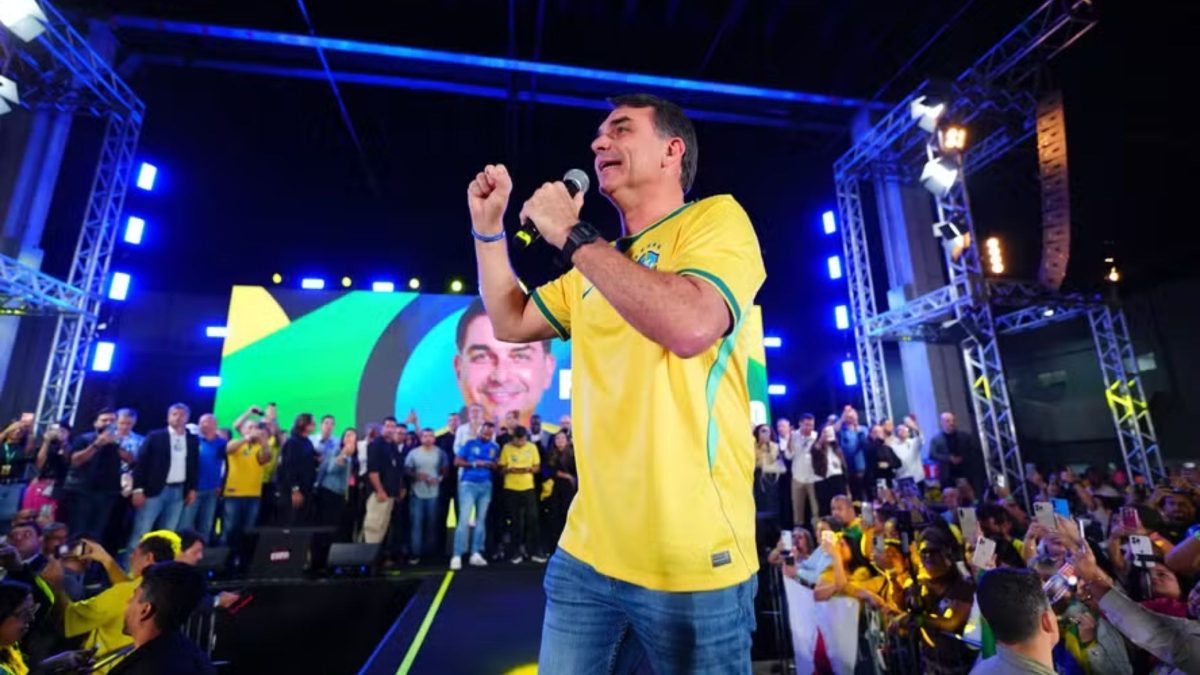 Em convenção no DF, Flávio Bolsonaro fala em ‘Fies sem juros’ e fim de dívida para recém-formados desempregados