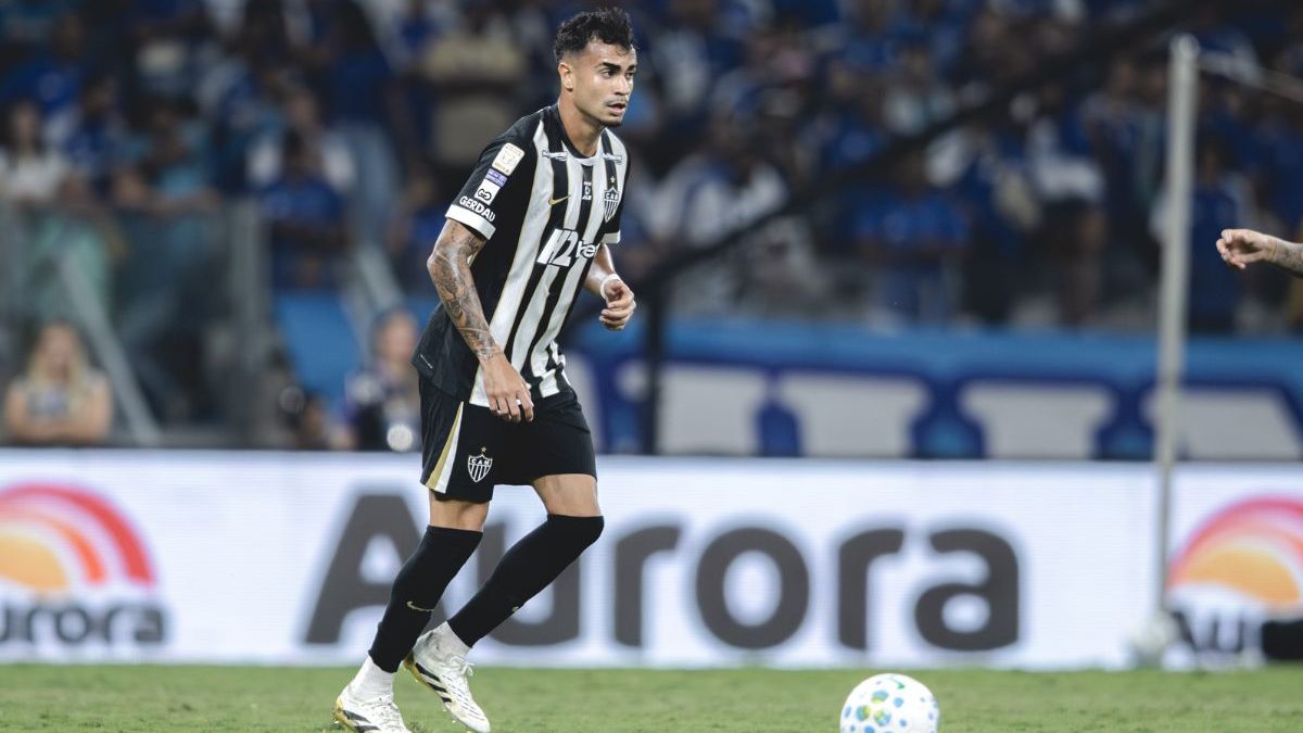 Atacante ex-Flamengo se pronuncia após xingar torcedor do Atlético-MG; veja