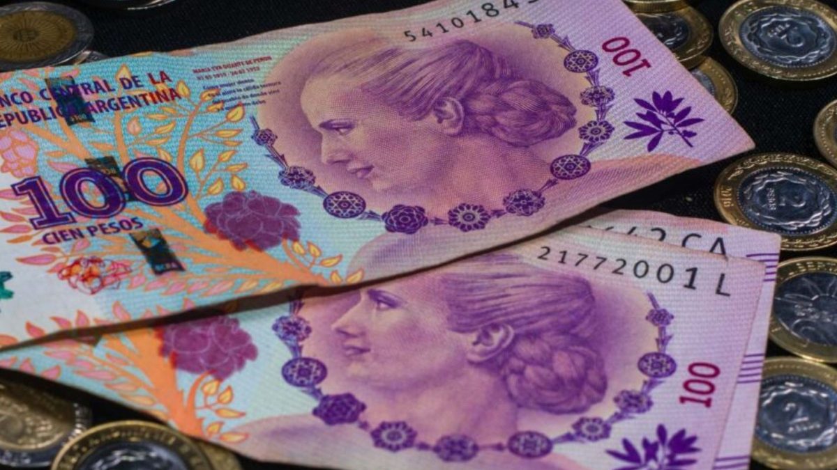 Com déficit, sem salário: projeto de Milei corta pagamento de políticos em caso de déficit na Argentina