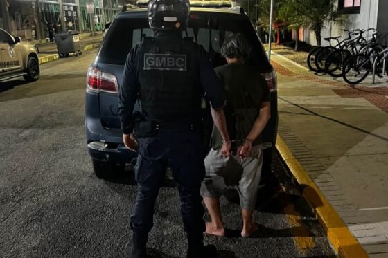 Marido embriagado é preso após agredir mulher em apartamento de BC
