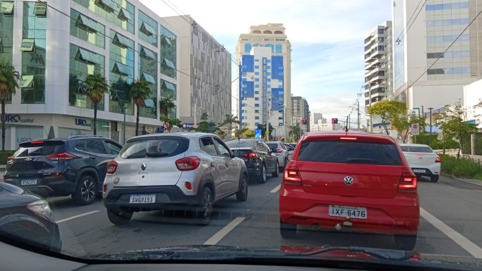 Centro de Itajaí tem trânsito lento nesta manhã
