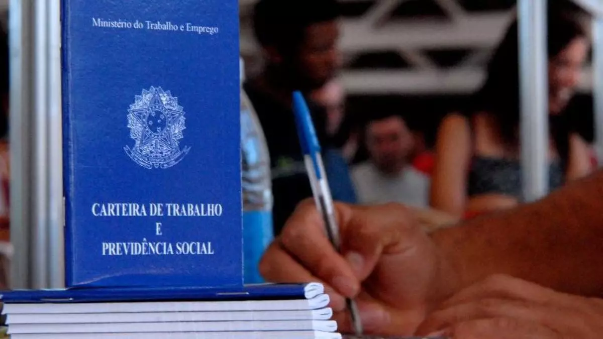 SC cria 63,2 mil empregos no primeiro semestre, mas ritmo de contratações perde força
