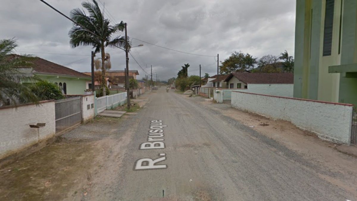 Homem é morto a facada e mulher é presa suspeita do crime após confusão em Joinville