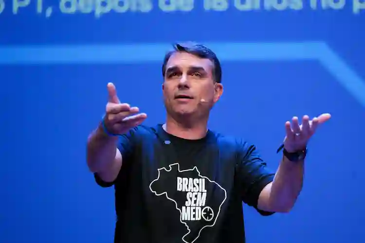 Flávio Bolsonaro propõe castração química para estupradores e maioridade penal aos 14 anos
