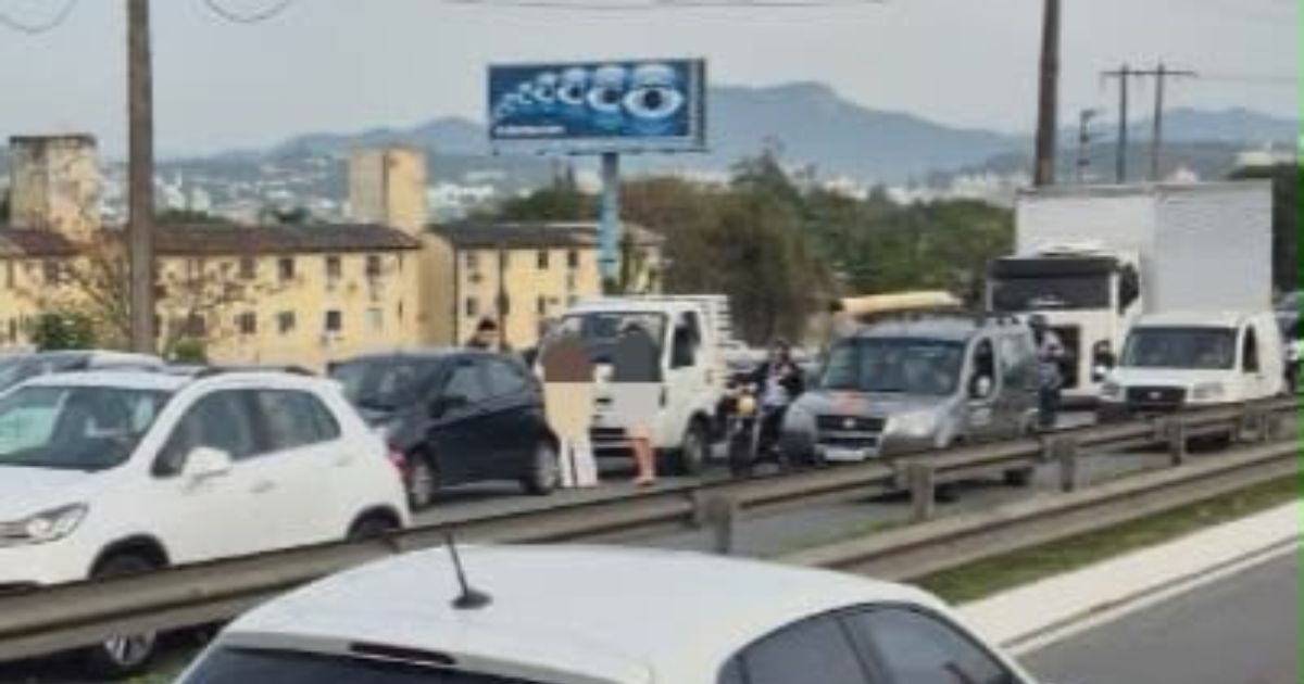 Acidente na Via Expressa 'trava' trânsito no início da semana na Grande Florianópolis