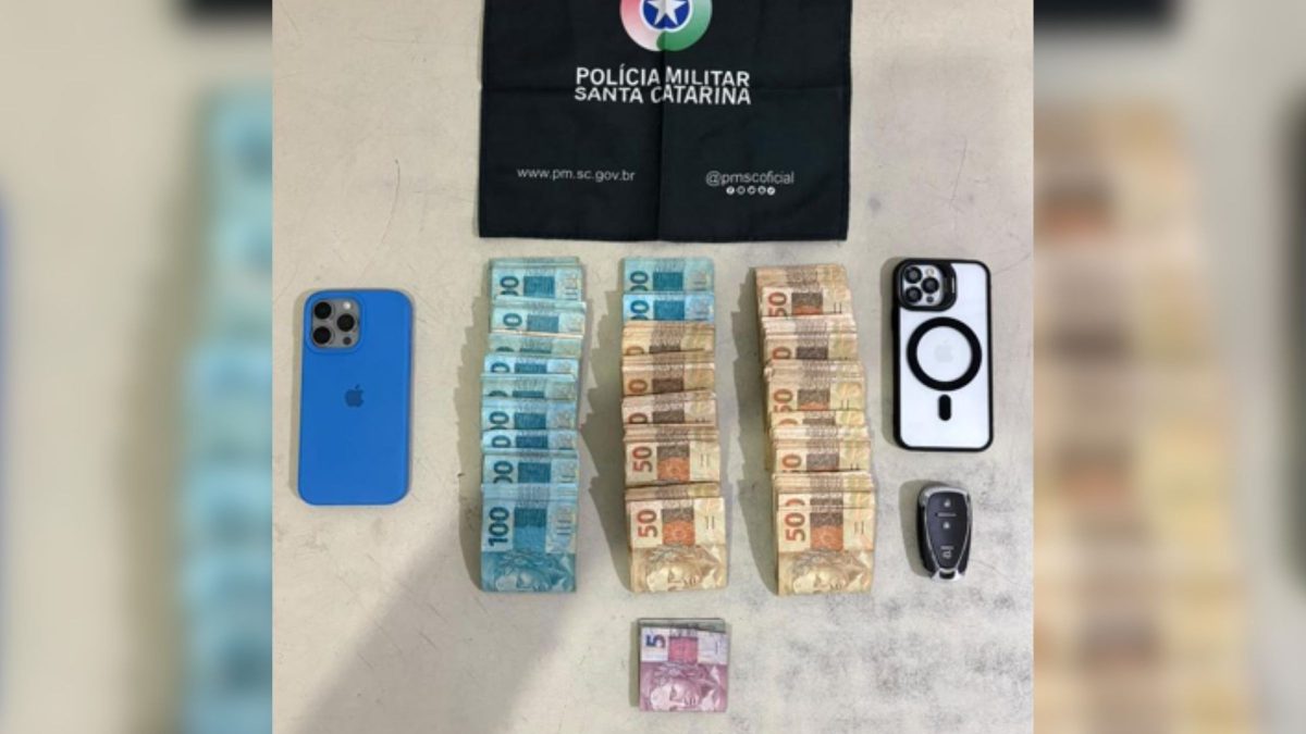 Polícia de SC encontra R$ 22 mil escondidos na cueca de suspeito de furto a um caixa eletrônico no RS