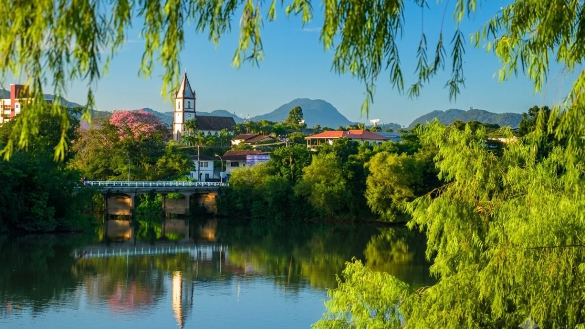 Última chance: cidade que faz parte de tradicional rota turística de SC abre processo seletivo com salários de até R$ 20,6 mil
