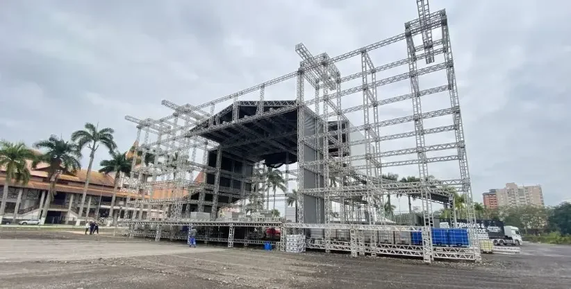 Prefeitura acompanha estado de saúde de trabalhador ferido durante montagem de palco