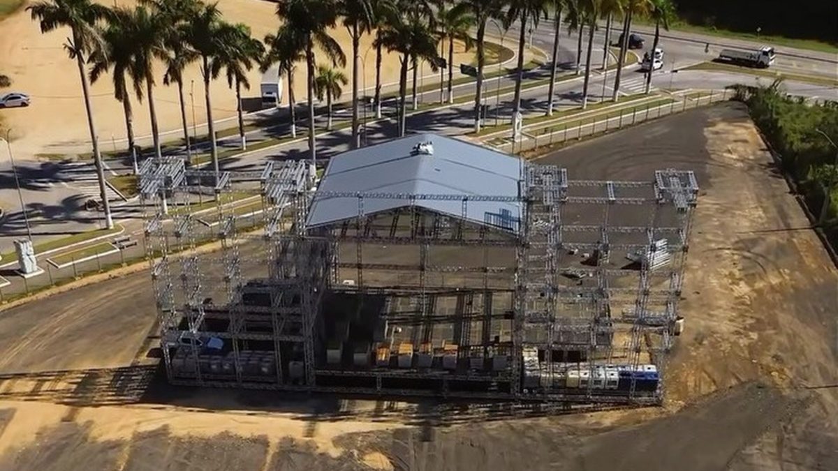 Trabalhador fica em estado grave após acidente na montagem do show de Michel Teló em SC