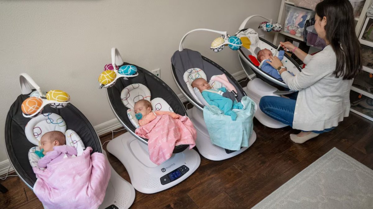 Quadrigêmeas idênticas deixam a UTI após mais de 3 meses de internação e finalmente vão para casa, mas havia duas pessoas que ainda nunca tinham conseguido conhecê-las: seus irmãos