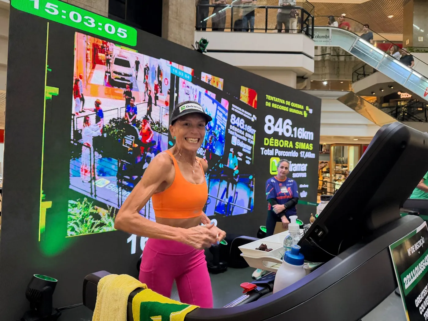 Quase 900 km em 7 dias: brasileira de 55 anos tenta quebrar recorde mundial de corrida em esteira