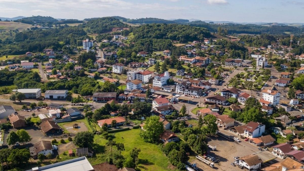Capital catarinense do hambúrguer abre concurso público com salários de até R$ 9,1 mil