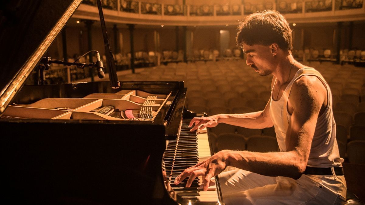 Ingressos à venda para especial do Queen no Teatro Bruno Nitz no próximo sábado