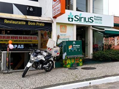 Samae disponibiliza pontos de hidratação durante o desfile de aniversário de Brusque