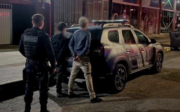 Traficante procurado no Rio é preso durante churrasco na calçada