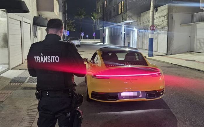 Lamborghini e Porsche são apreendidos após bagunça no trânsito em BC