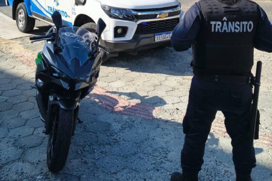 Kawasaki com escapamento barulhento é removida por reincidência em BC