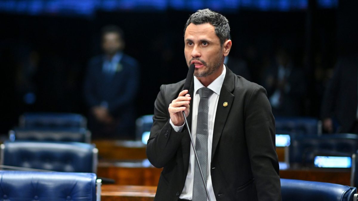 Quem é Cleitinho Azevedo, ex-feirante e cantor de pagode que desistiu de disputar o Governo de MG