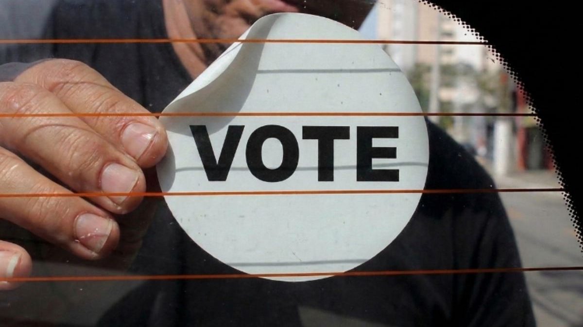 Uber, 99 e outros carros de aplicativo não poderão fazer propaganda eleitoral com adesivos de candidatos em seus veículos