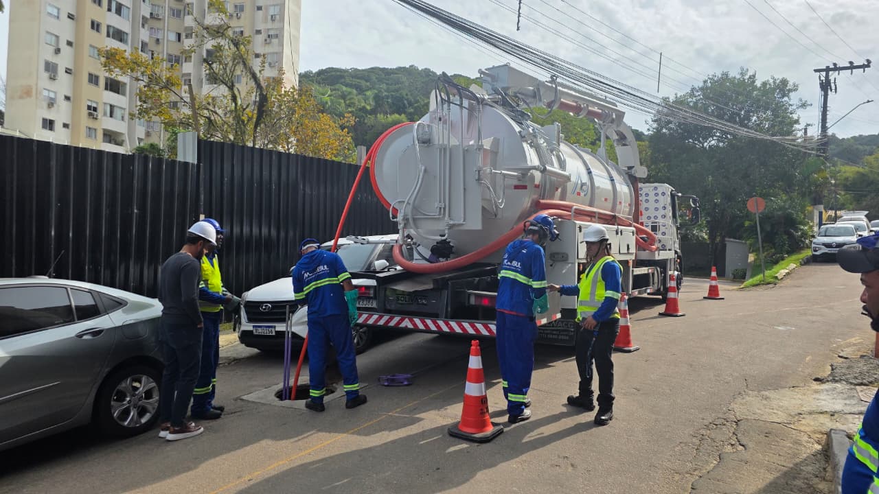 Emasa inicia inspeção da rede de esgoto no Bairro Pioneiros