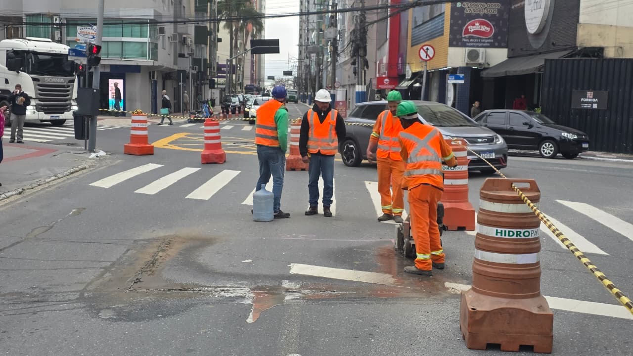 Emasa inicia etapa final da obra de esgoto na Rua 3700