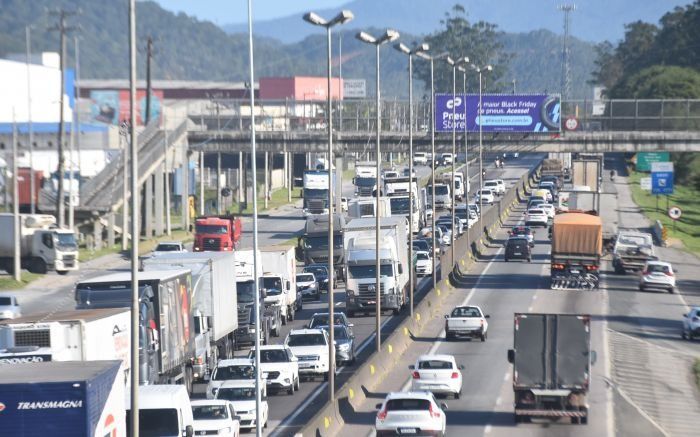 BR 101 tem dois acidentes em menos de 30 minutos em Itajaí