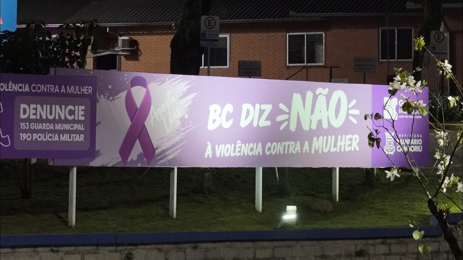 Agosto Lilás: Balneário Camboriú tem programação de palestras e ações sobre a violência contra a mulher