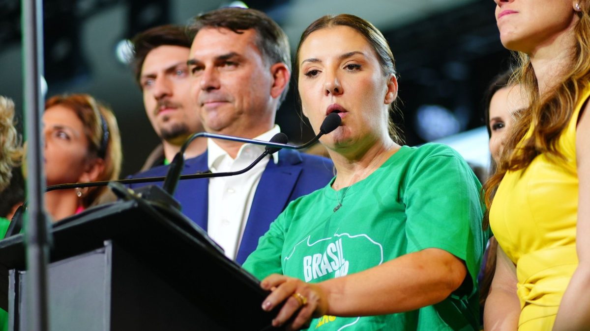 “A gente está trabalhando para isso”: Tarcísio defende Daniella Marques como vice de Flávio e definição pode vir na terça-feira