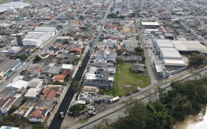 Obras no bairro Cordeiros alteram trânsito e causam interdições em Itajaí