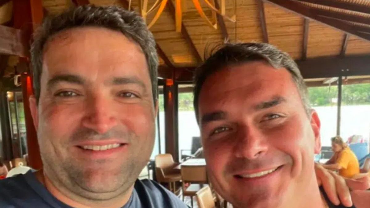 Quem é Willer Tomaz, amigo de Flávio Bolsonaro alvo da PF em operação contra fraudes do INSS